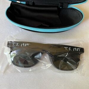 Taylor Swift 1989 Black Sunglasses, Case and Cloth